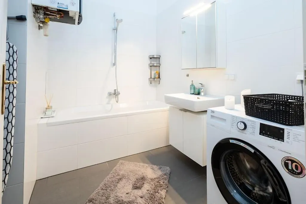Apartment Orestaliving - Spacious 2Br On The Danube Canal Vienna