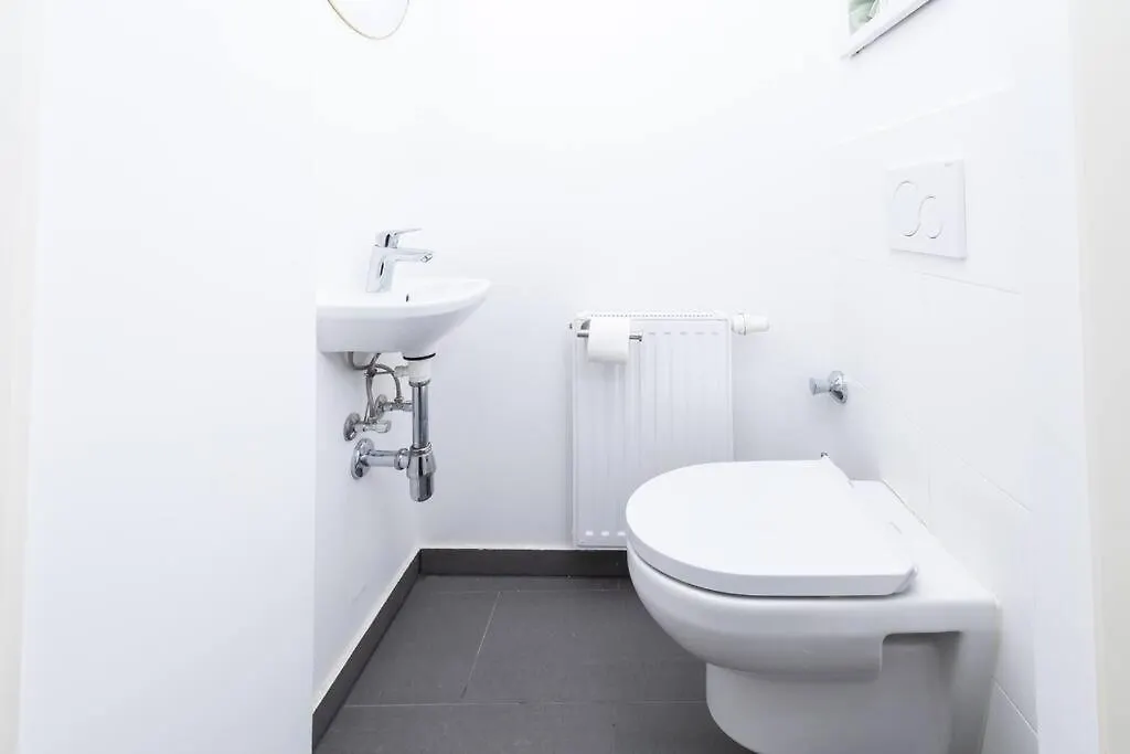Orestaliving - Spacious 2Br On The Danube Canal Vienna