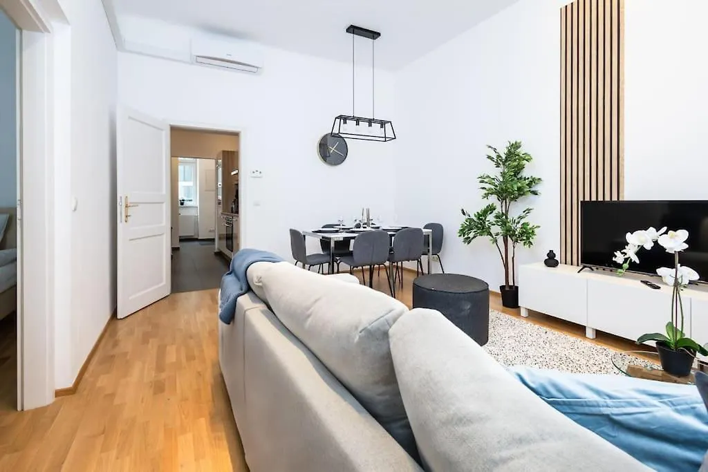 Orestaliving - Spacious 2Br On The Danube Canal contacts